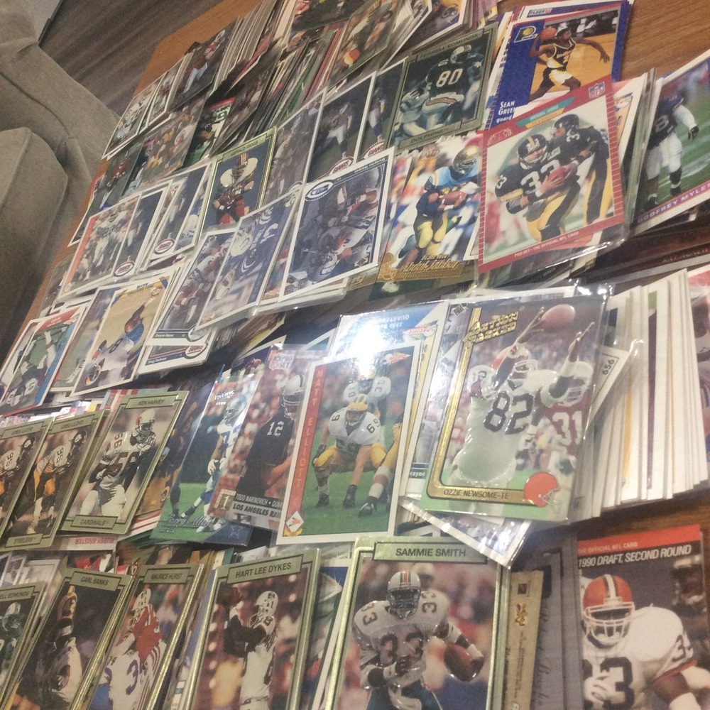 Huge Old Football Cards 1050+ Collection- 100% Unsearched-Potentially Rare Cards